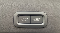 Volvo XC40 2.0 B3P Ultimate Dark 5dr Auto Petrol Estate